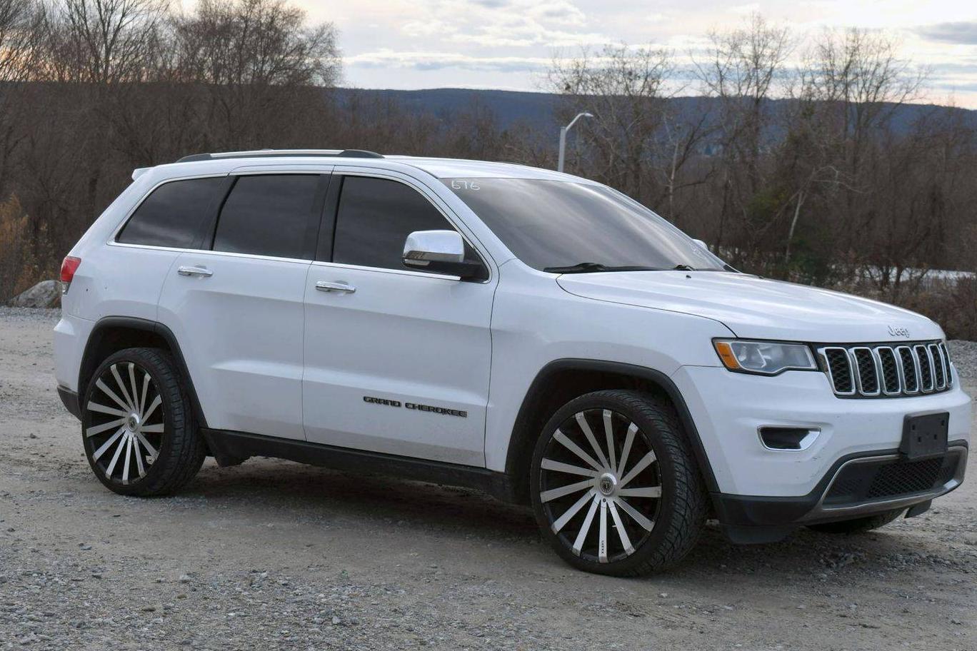 JEEP GRAND CHEROKEE 2018 1C4RJFBG6JC245676 image